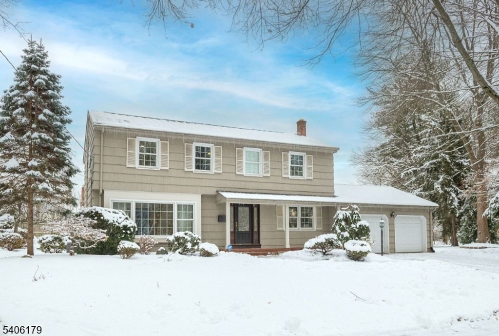 18 Vermont Dr, Paramus Boro, NJ 07652