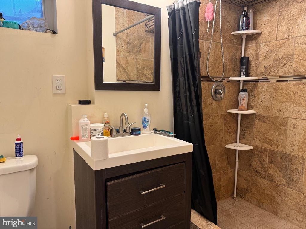 Image 17 of property listing at 2332 JAMESON ST, Temple Hills, MD 20748