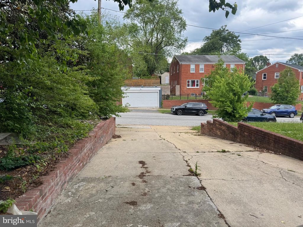 Image 18 of property listing at 2332 JAMESON ST, Temple Hills, MD 20748
