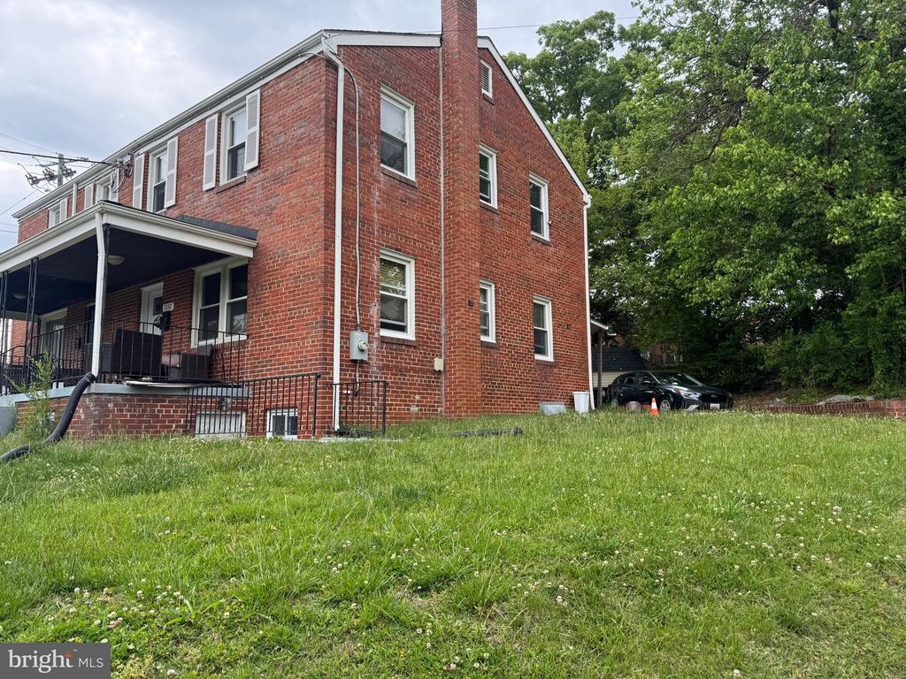 Image 3 of property listing at 2332 JAMESON ST, Temple Hills, MD 20748