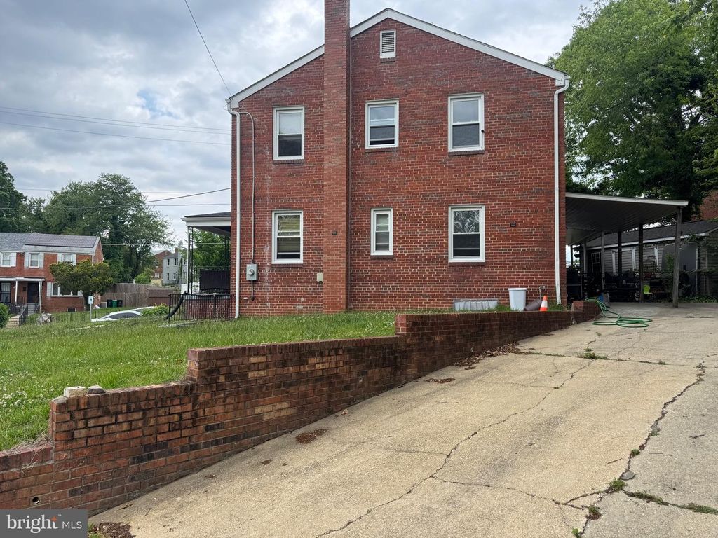 Image 4 of property listing at 2332 JAMESON ST, Temple Hills, MD 20748