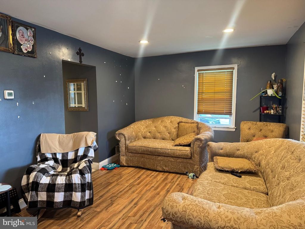 Image 5 of property listing at 2332 JAMESON ST, Temple Hills, MD 20748