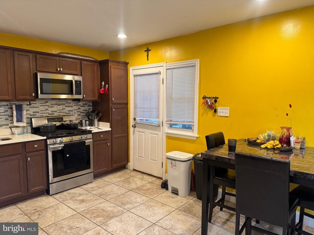 Image 7 of property listing at 2332 JAMESON ST, Temple Hills, MD 20748