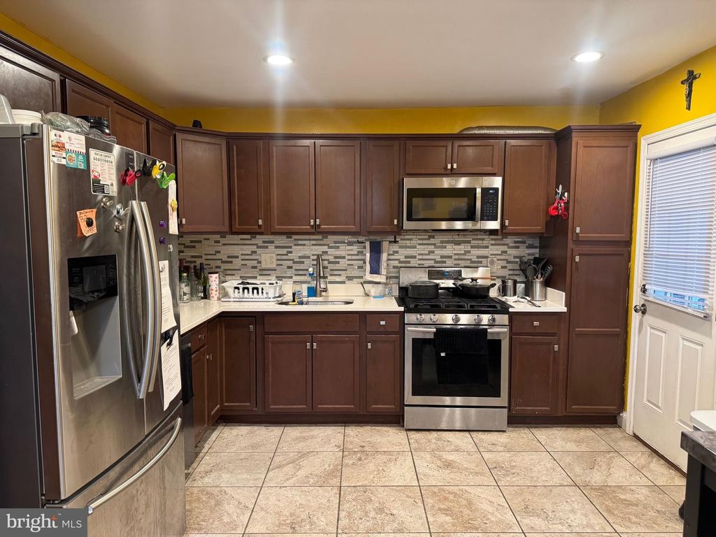 Image 8 of property listing at 2332 JAMESON ST, Temple Hills, MD 20748