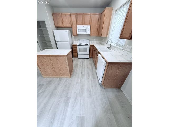 4220 Se RUSSELL St, Hillsboro, OR 97123