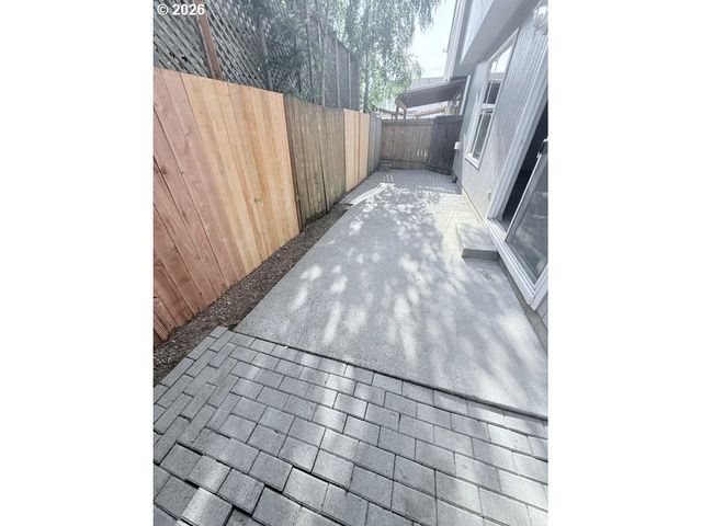 4220 Se RUSSELL St, Hillsboro, OR 97123