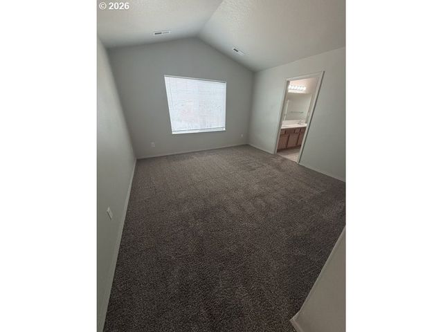4220 Se RUSSELL St, Hillsboro, OR 97123