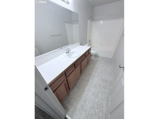 4220 Se RUSSELL St, Hillsboro, OR 97123