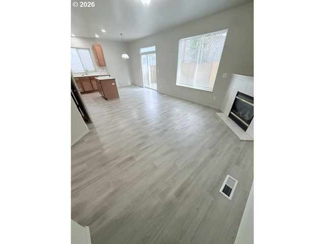 4220 Se RUSSELL St, Hillsboro, OR 97123