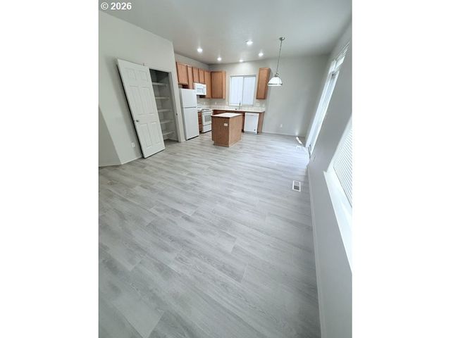 4220 Se RUSSELL St, Hillsboro, OR 97123