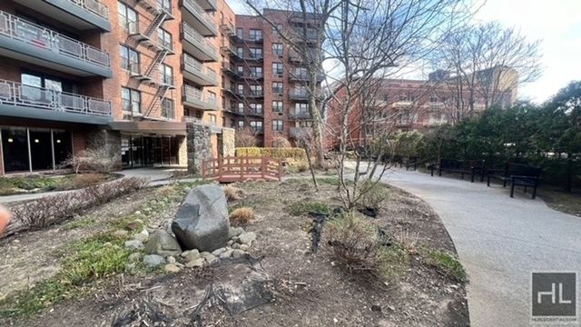 8710 51st Ave Apt 4N, New York City, NY 11373