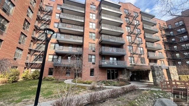 8710 51st Ave Apt 4N, New York City, NY 11373