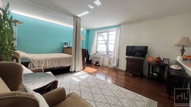 8710 51st Ave Apt 4N, New York City, NY 11373