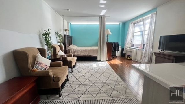 8710 51st Ave Apt 4N, New York City, NY 11373
