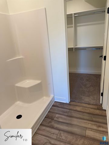 5931 S Whisper Creek Pl Place, Sioux Falls, SD 57108