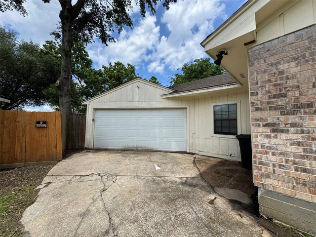 10482 Twin Circles Drive, Montgomery, TX 77356