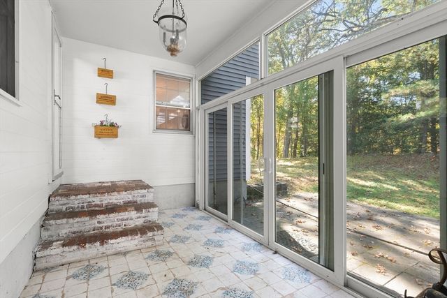 34 Roberts Rd, Boxford, MA 01921