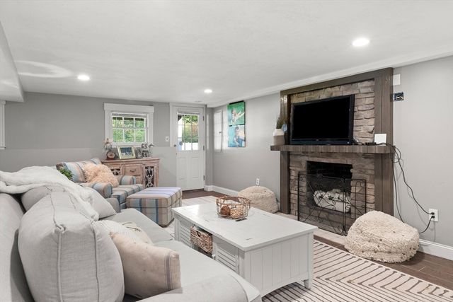 34 Roberts Rd, Boxford, MA 01921