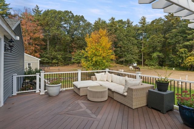 34 Roberts Rd, Boxford, MA 01921