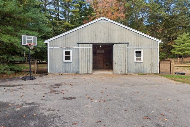 34 Roberts Rd, Boxford, MA 01921