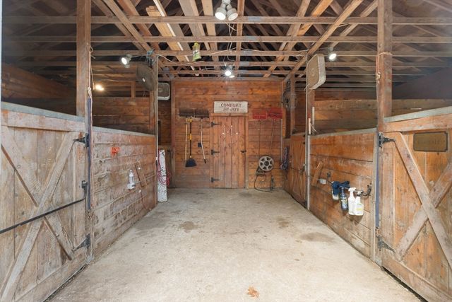 34 Roberts Rd, Boxford, MA 01921