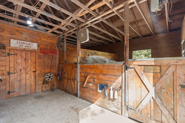 34 Roberts Rd, Boxford, MA 01921