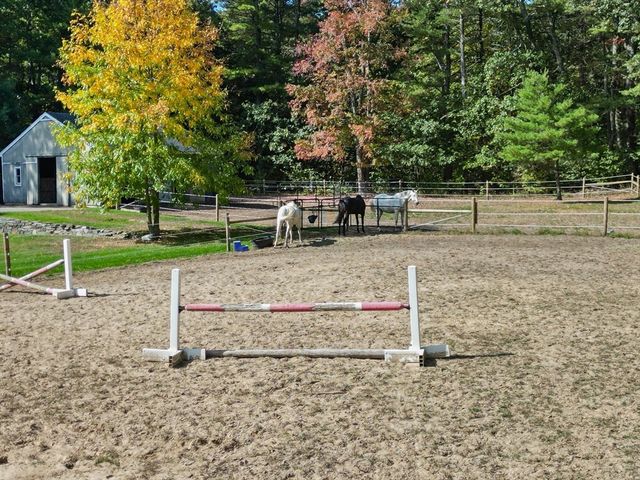34 Roberts Rd, Boxford, MA 01921