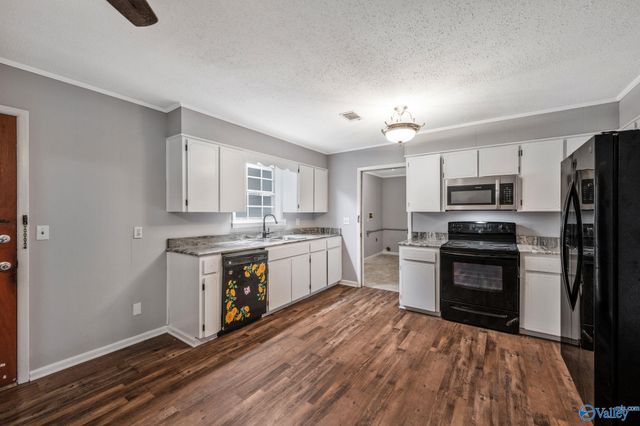 201 Roberts Avenue, Rainbow City, AL 35906