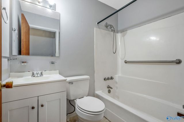 201 Roberts Avenue, Rainbow City, AL 35906