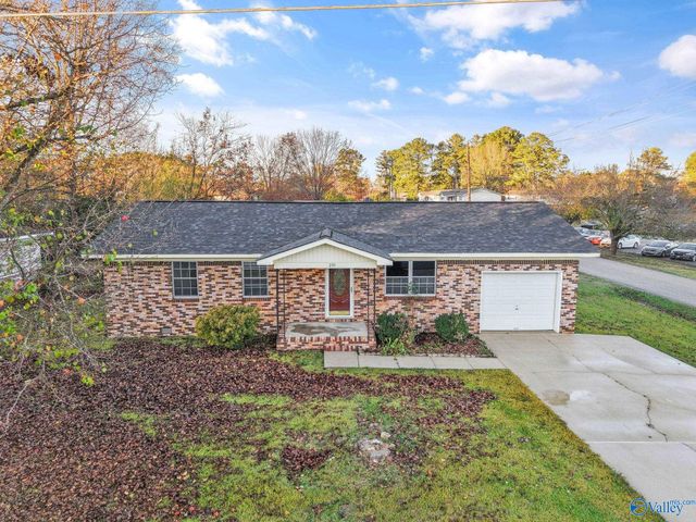 201 Roberts Avenue, Rainbow City, AL 35906