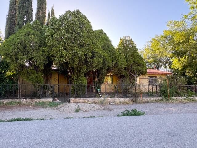 3809 Santa Anita Road SW, Albuquerque, NM 87105