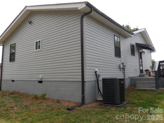 244 Holly Street, Hudson, NC 28638