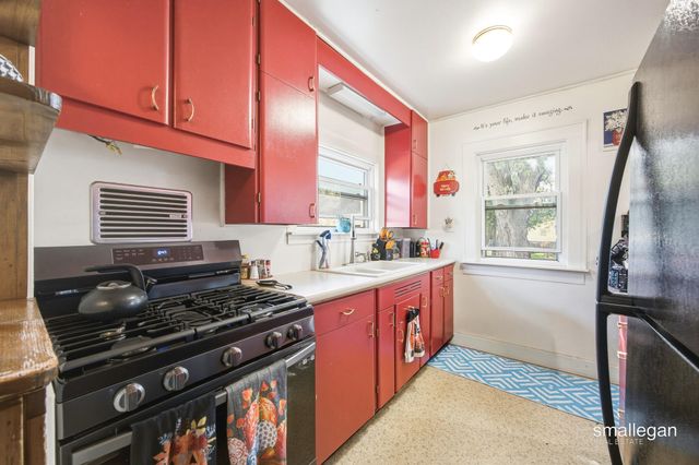 52 Freedom Street SE, Wyoming, MI 49548