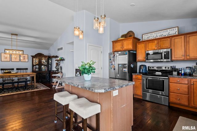 420 Garvey Lane, Chatham, IL 62629