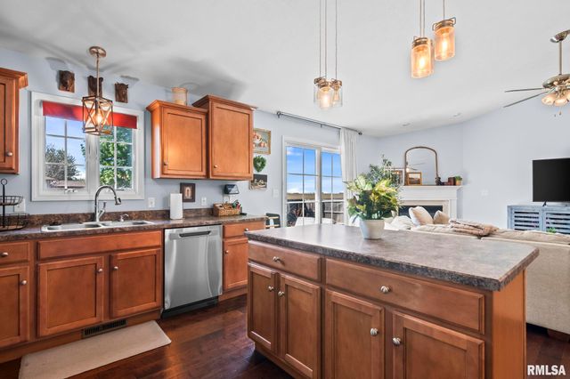 420 Garvey Lane, Chatham, IL 62629