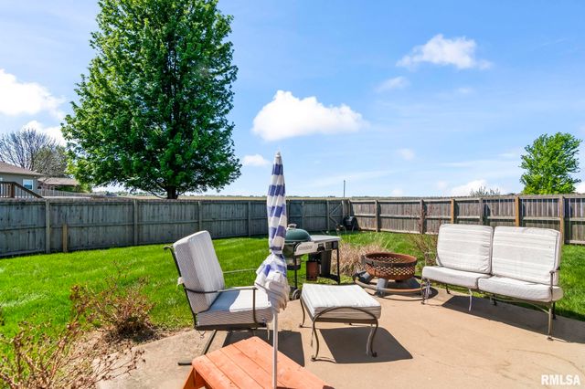 420 Garvey Lane, Chatham, IL 62629