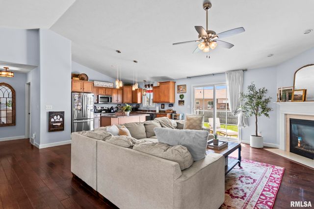 420 Garvey Lane, Chatham, IL 62629