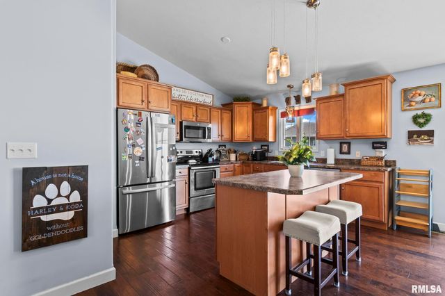 420 Garvey Lane, Chatham, IL 62629