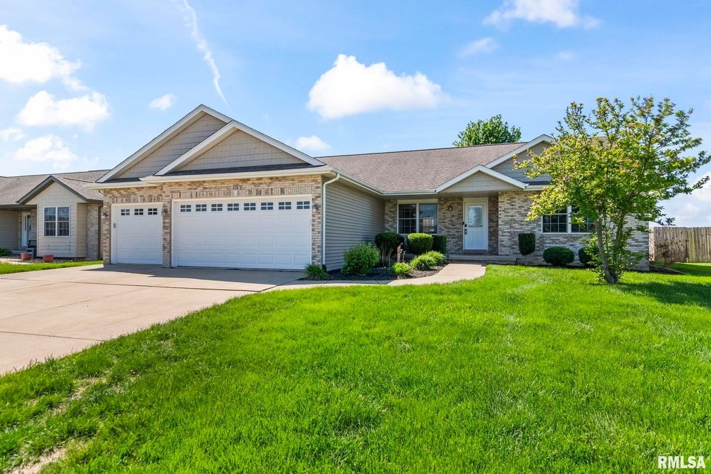 420 Garvey Lane, Chatham, IL 62629