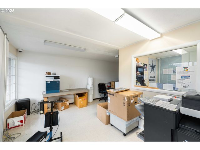 2184 BROADWAY Ave, North Bend, OR 97459