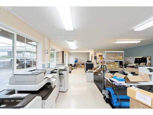 2184 BROADWAY Ave, North Bend, OR 97459