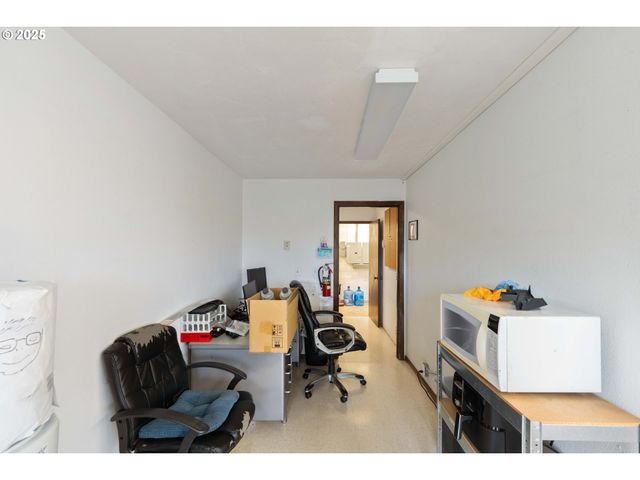 2184 BROADWAY Ave, North Bend, OR 97459