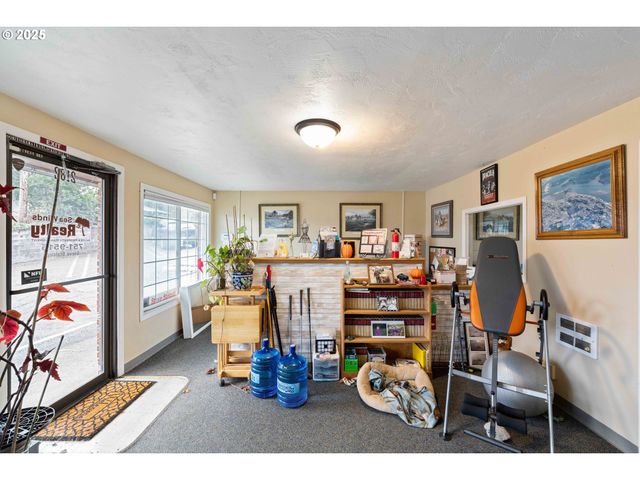 2184 BROADWAY Ave, North Bend, OR 97459