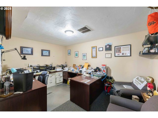 2184 BROADWAY Ave, North Bend, OR 97459