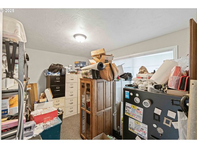 2184 BROADWAY Ave, North Bend, OR 97459