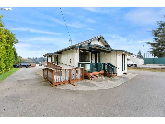 2184 BROADWAY Ave, North Bend, OR 97459