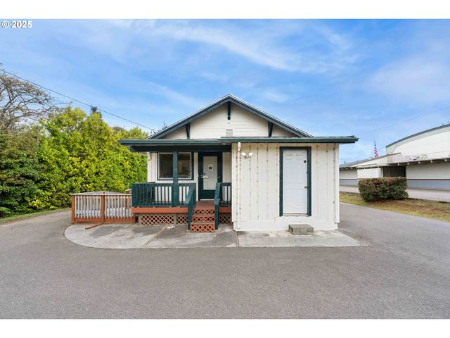 2184 BROADWAY Ave, North Bend, OR 97459