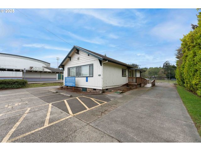 2184 BROADWAY Ave, North Bend, OR 97459