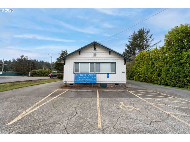 2184 BROADWAY Ave, North Bend, OR 97459