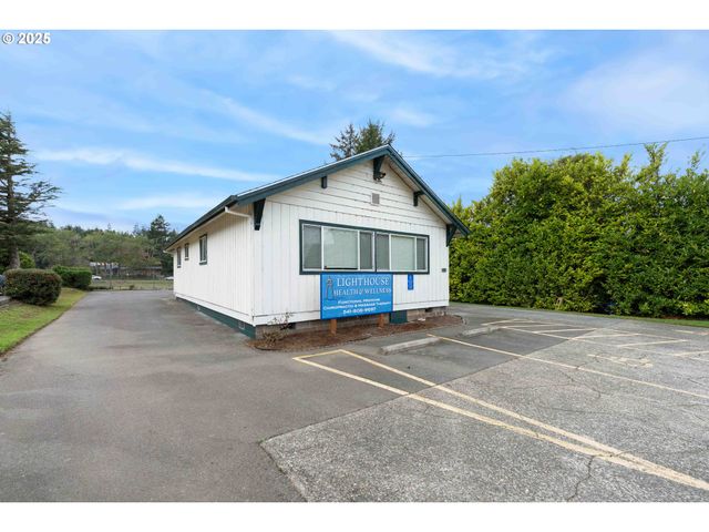 2184 BROADWAY Ave, North Bend, OR 97459